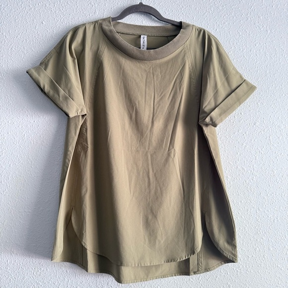 Athleta Womenβs Green Short Sleeve Zephyr Tee 2.0 Shirt Size M - Picture 1 of 6
